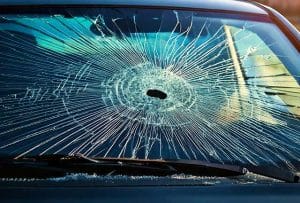 Lire la suite à propos de l’article Comment éviter les dommages au pare-brise : Nos conseils pour prendre soin de votre vitrage